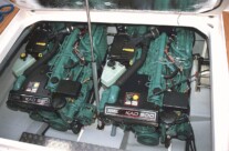 Hatchlift in Nimbus 33 KAD300